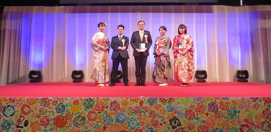 平塚市成人式のステージ装飾を制作しました ニュース 教養学部 東海大学 Tokai University
