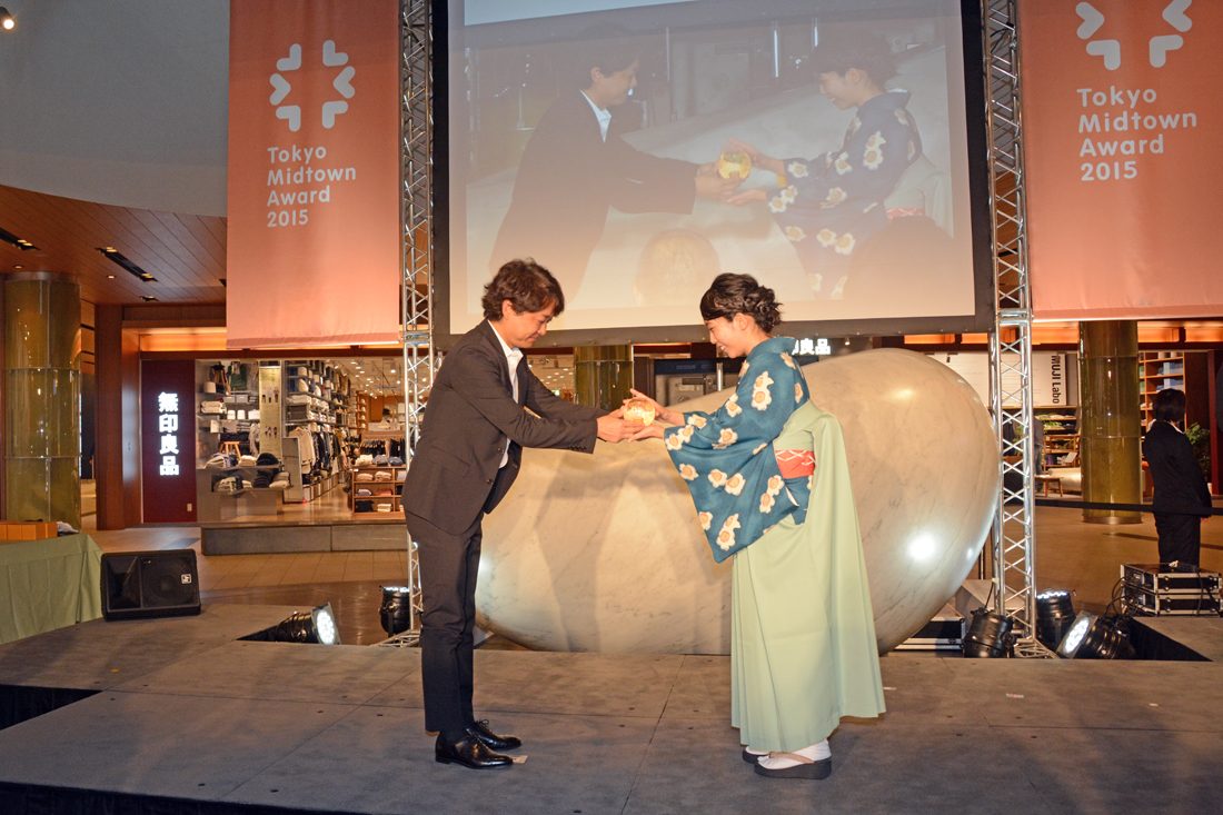 国文ｈｐ報「TokyoMidtownAward・吉田さん」01.jpg