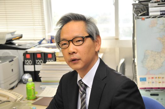 文学部三佐川亮宏教授_525-2.jpg