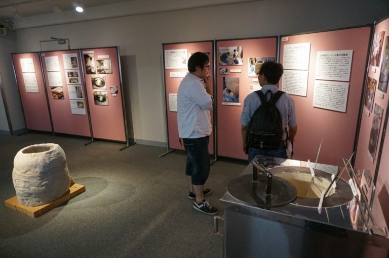 展示会「日本のインド料理屋ではなんで『ナン』が出るの？～食と人と技術をめぐる奇縁譚」を開催しました ニュース