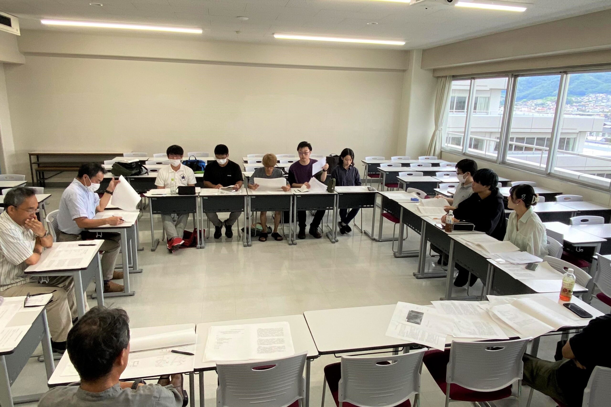 考古学専攻4年次生が卒論の中間発表を行いました | ニュース | 文学部