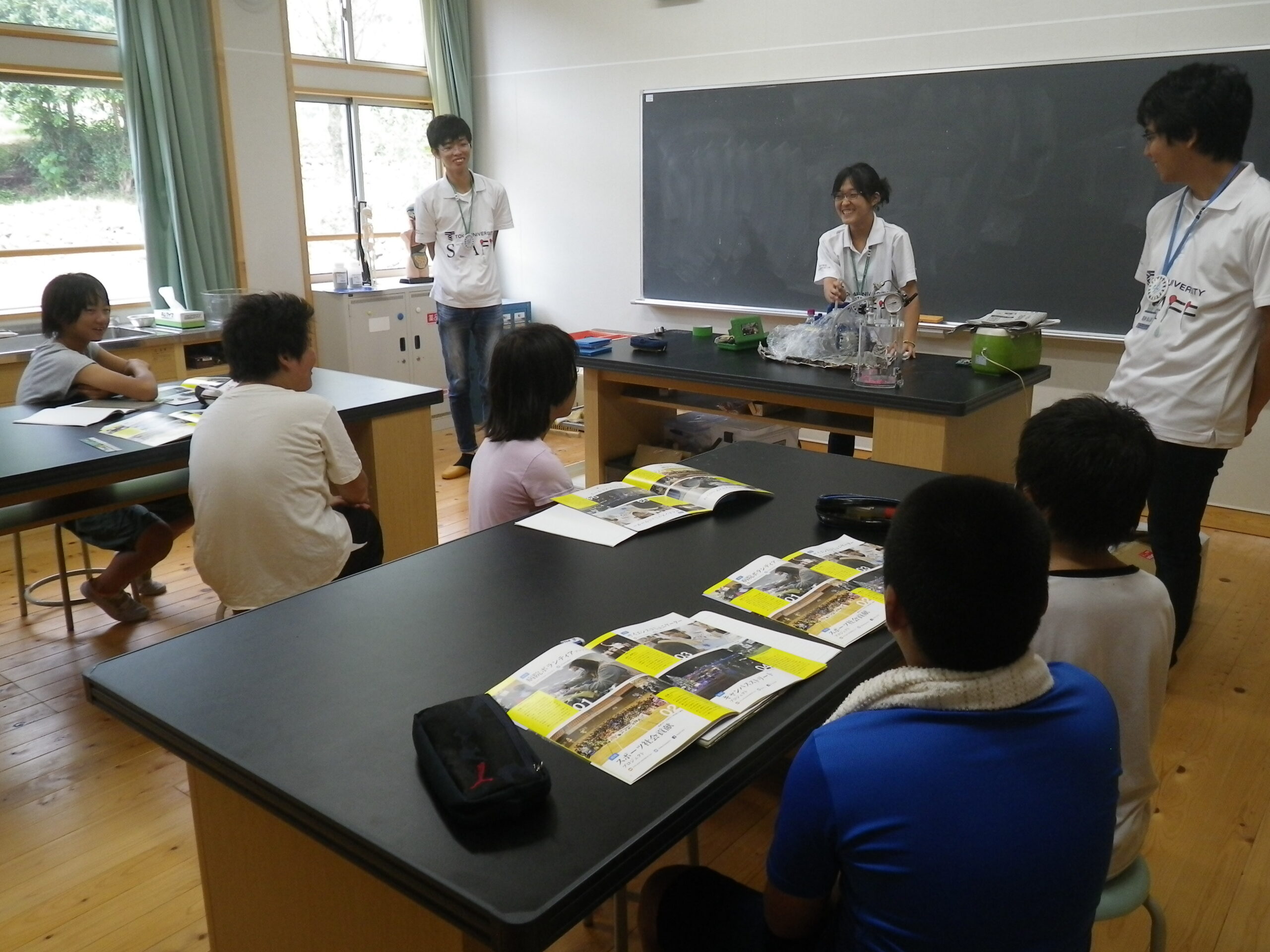サイエンスコミュニケーターが那智勝浦町立勝浦小学校・色川