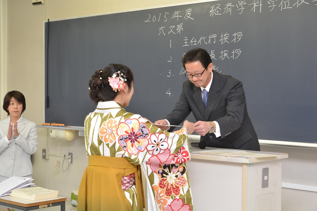 政治経済学部の学位授与式を開催しました ニュース 政治経済学部 東海大学 Tokai University