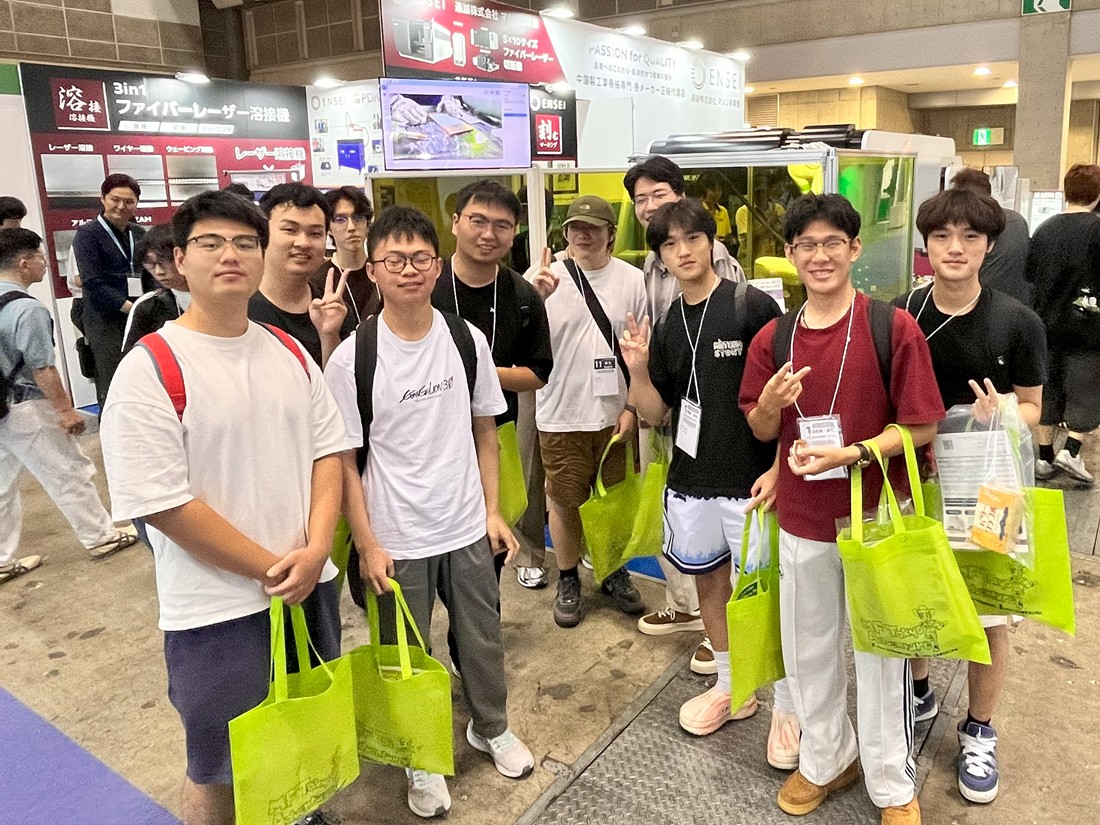 機械工学科の学生たちが鍛圧機械の国際展示会「MF-TOKYO 2025」のバス